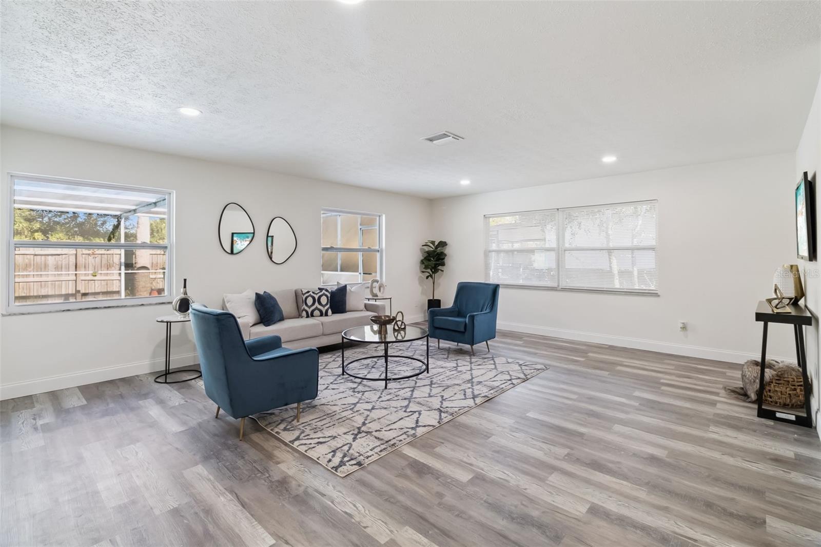 Image 4 of 21 For 140 Barbados Drive