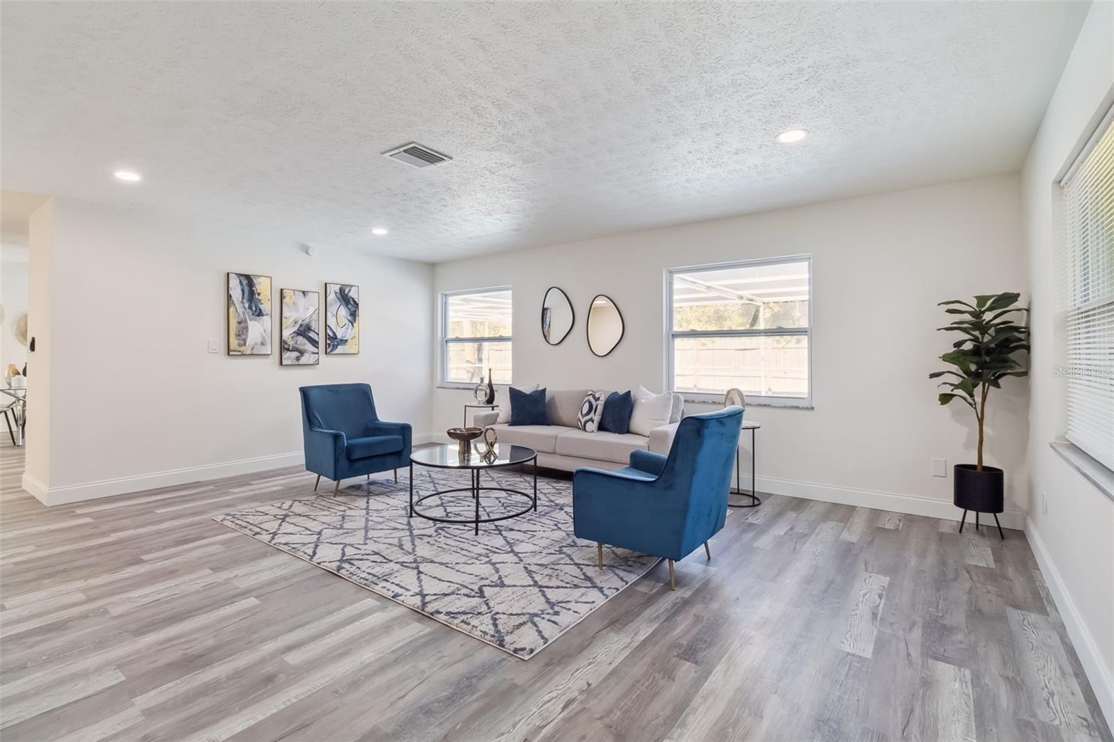 Image 5 of 21 For 140 Barbados Drive