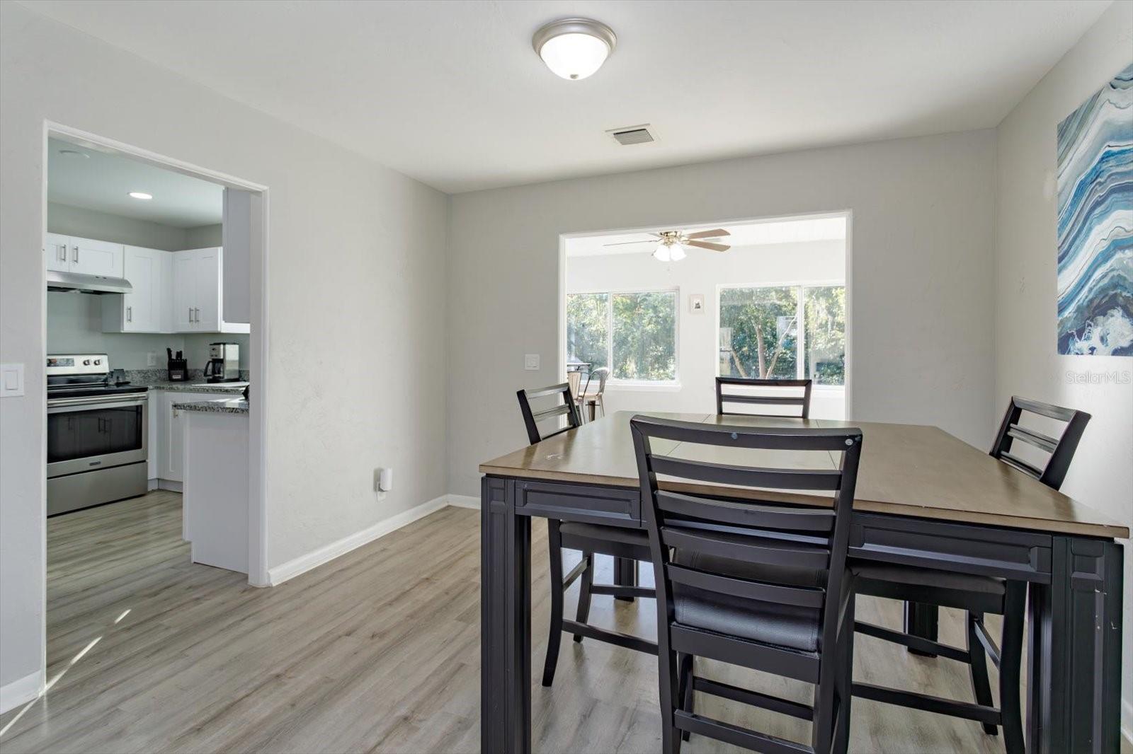 Image 10 of 29 For 458 University Avenue