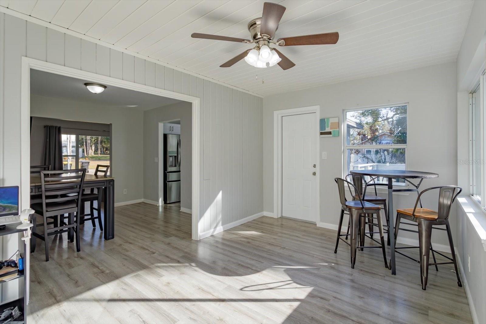 Image 15 of 29 For 458 University Avenue