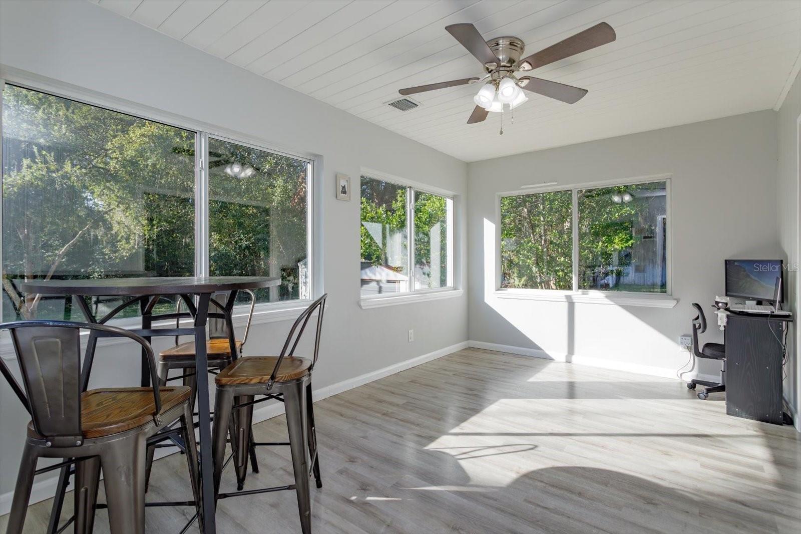 Image 16 of 29 For 458 University Avenue