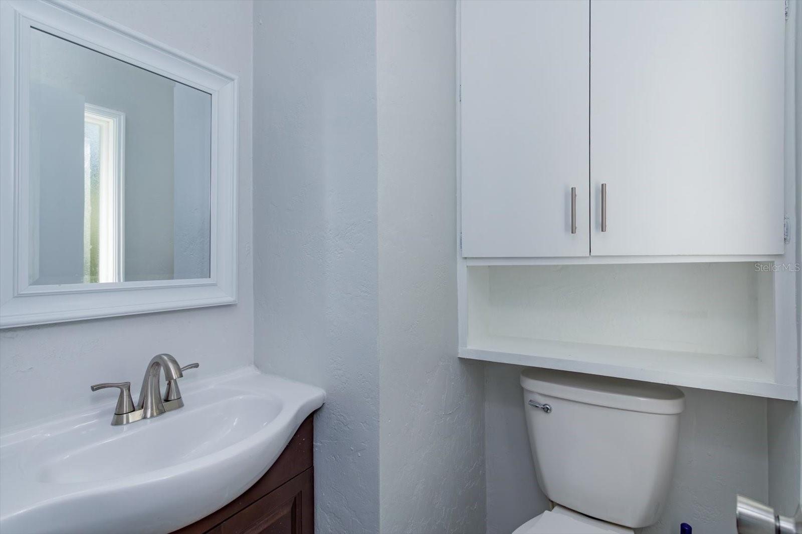 Image 18 of 29 For 458 University Avenue