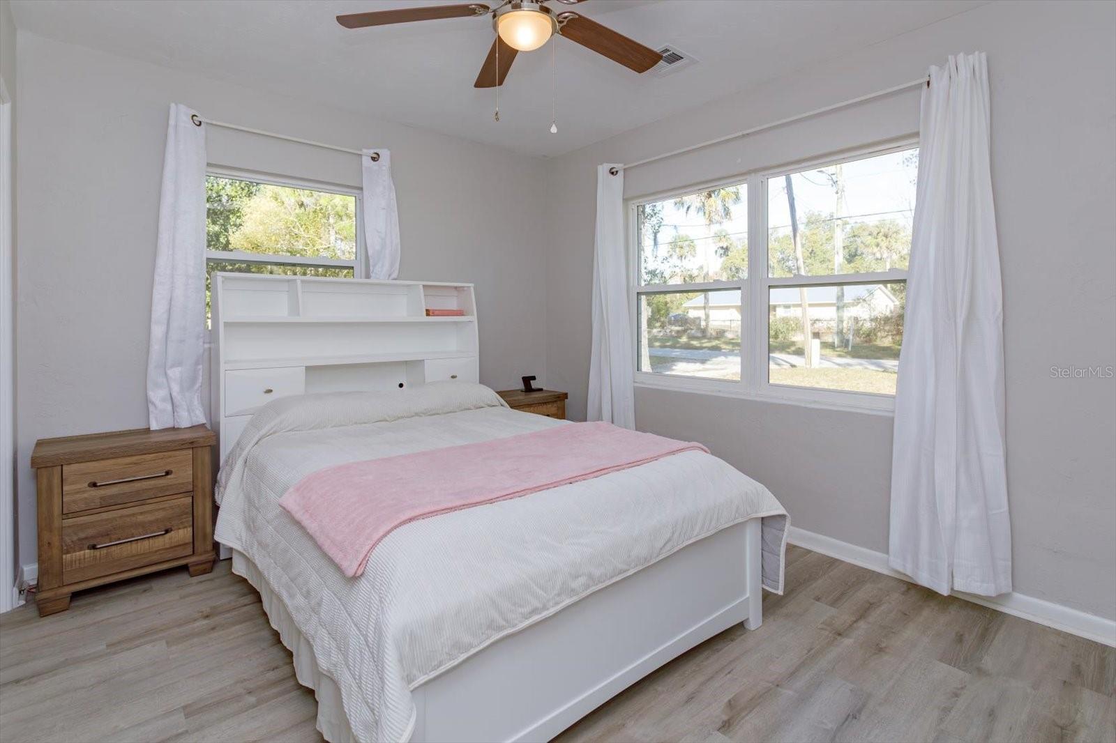 Image 22 of 29 For 458 University Avenue