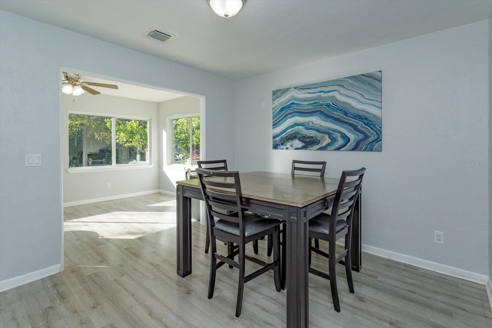 Image 8 of 29 For 458 University Avenue