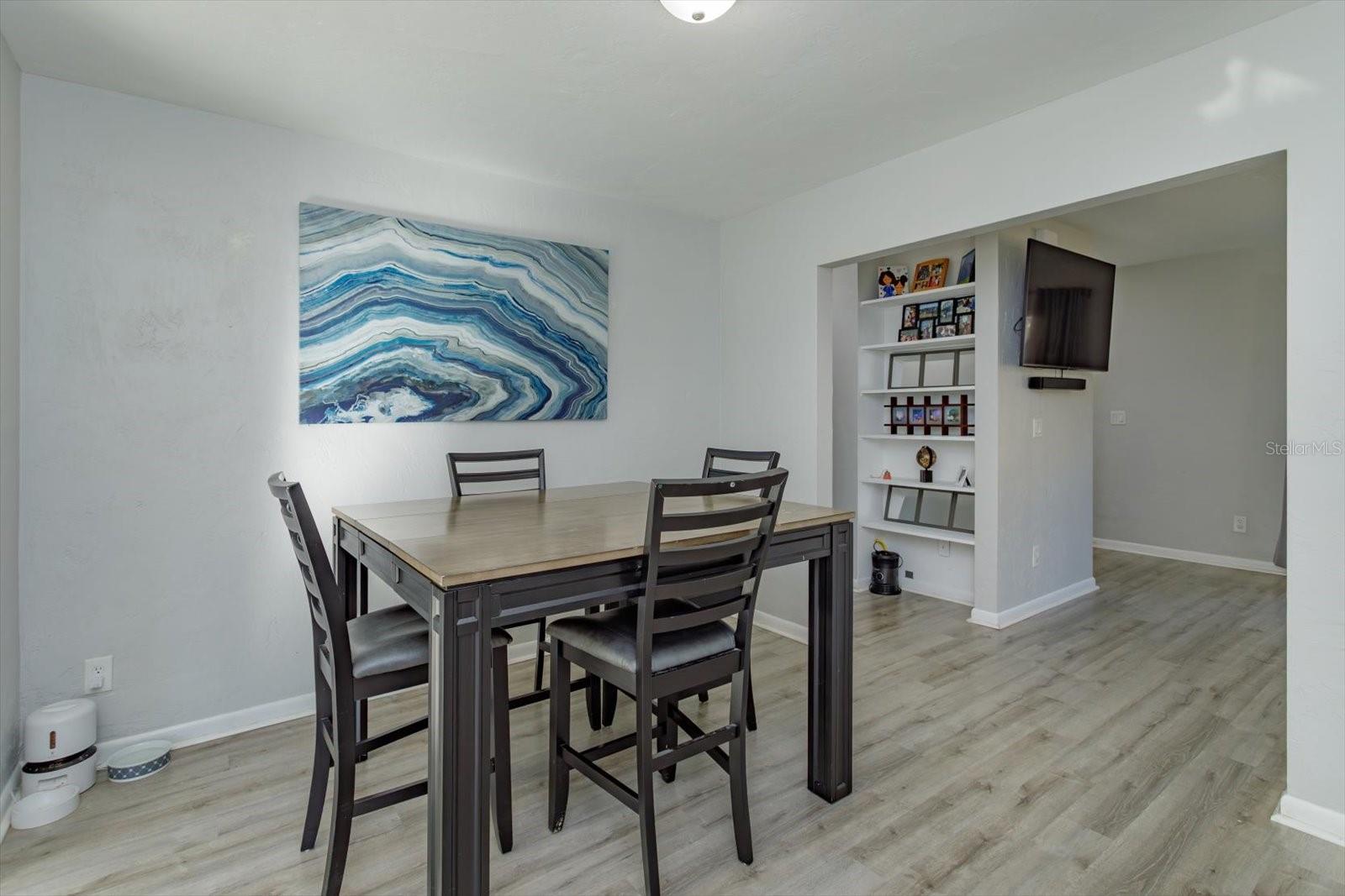 Image 9 of 29 For 458 University Avenue