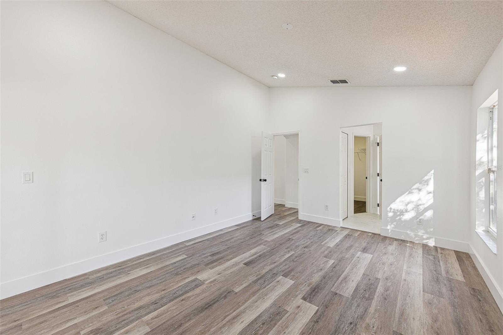 Image 15 of 77 For 3674 Doune Way