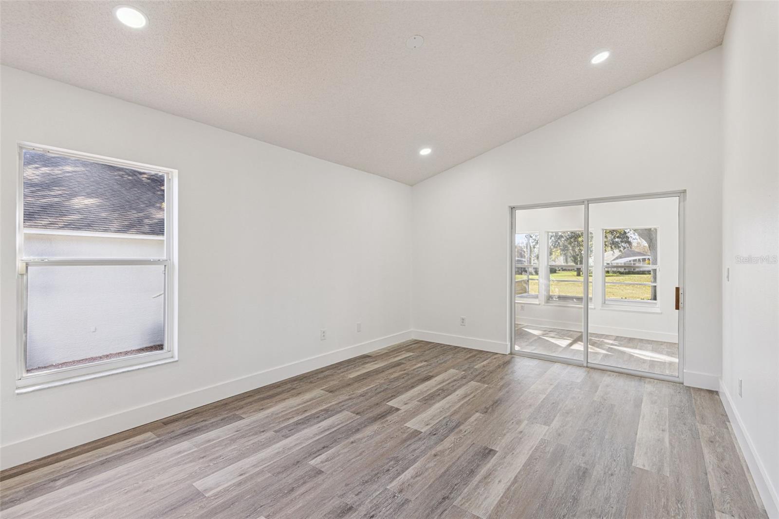 Image 16 of 77 For 3674 Doune Way