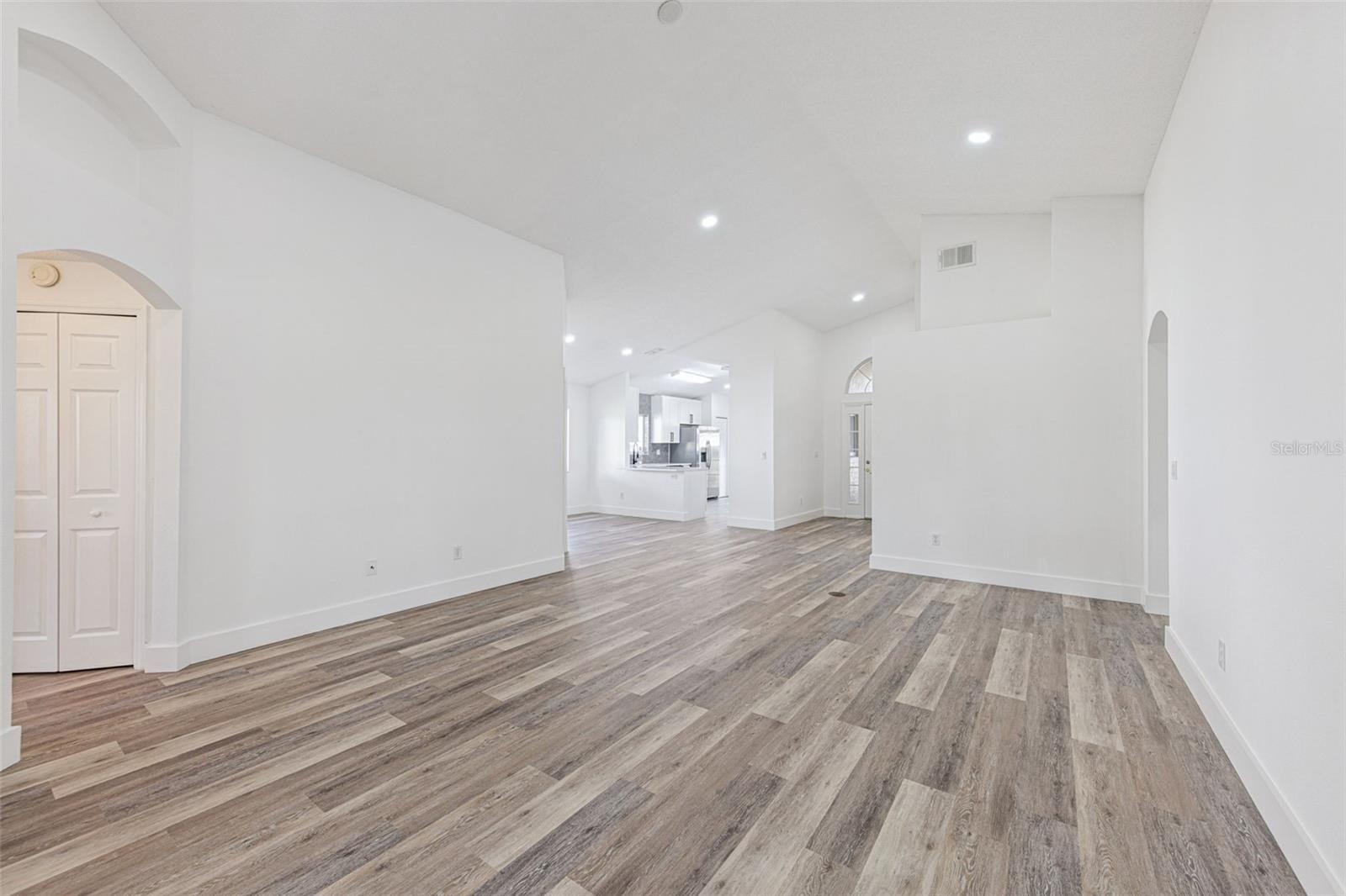 Image 9 of 77 For 3674 Doune Way