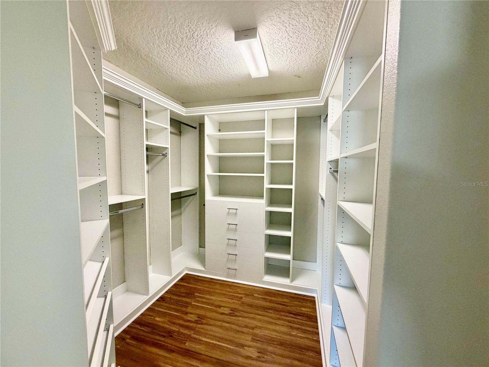 Image 24 of 41 For 2069 Nerva Road