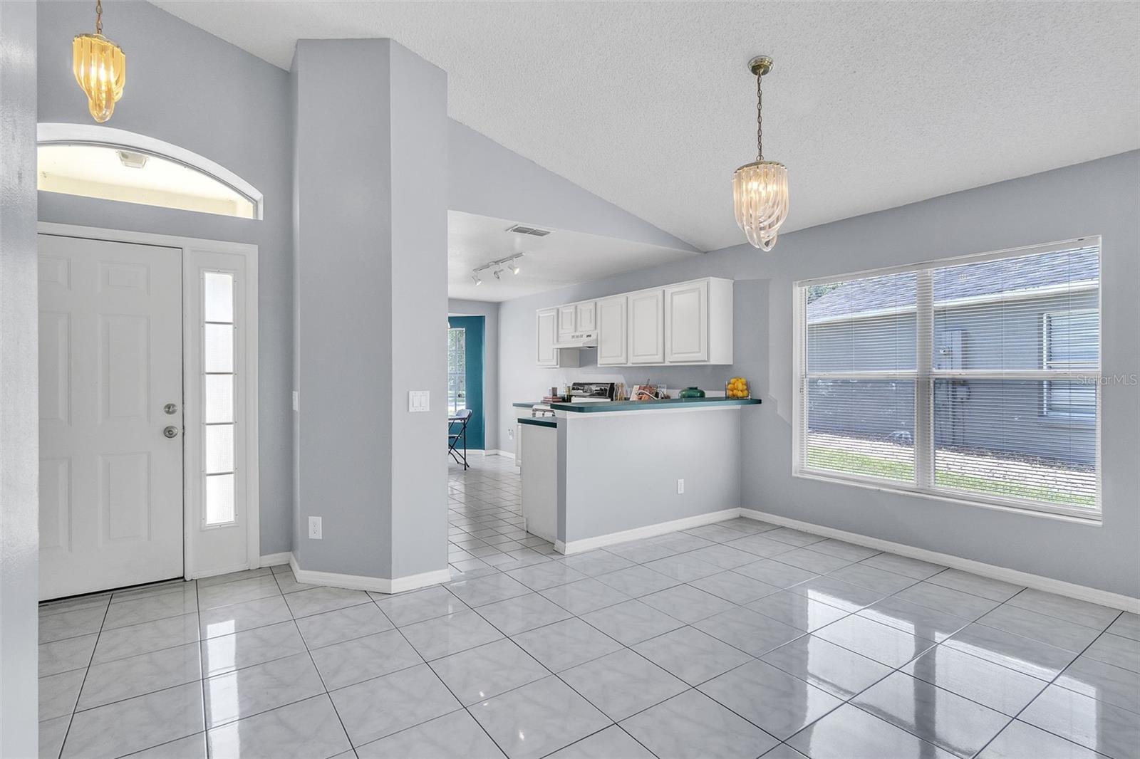 Image 14 of 53 For 4454 King Edward Drive