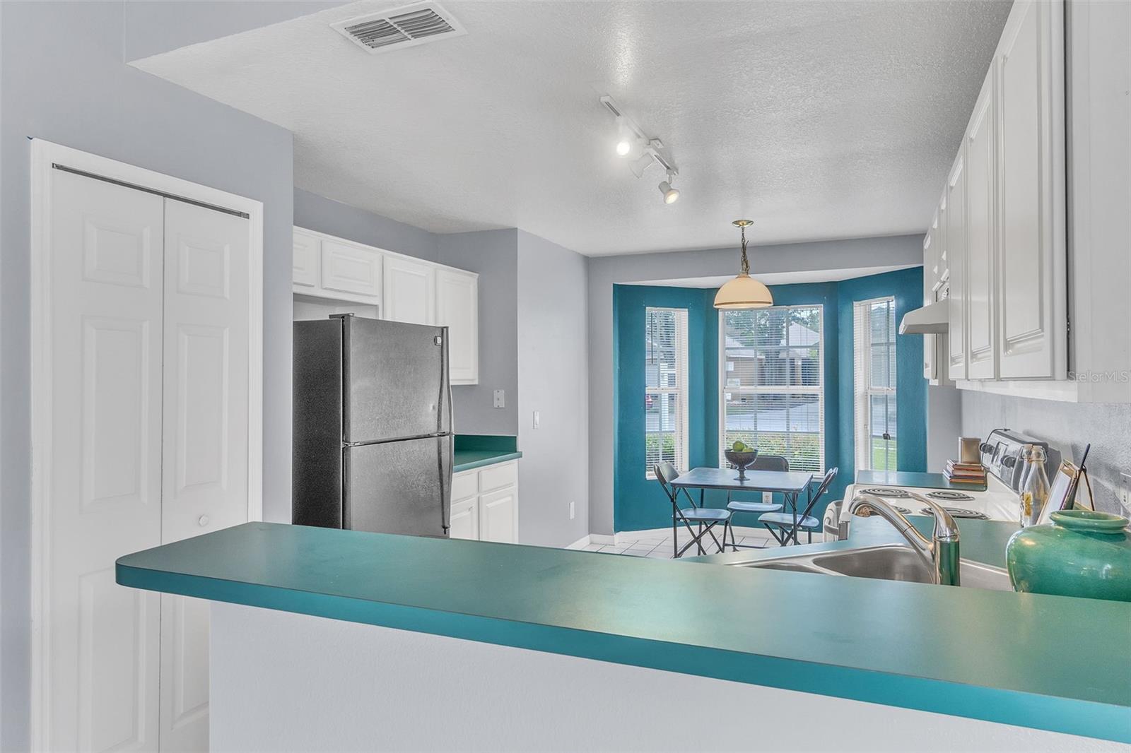 Image 15 of 53 For 4454 King Edward Drive