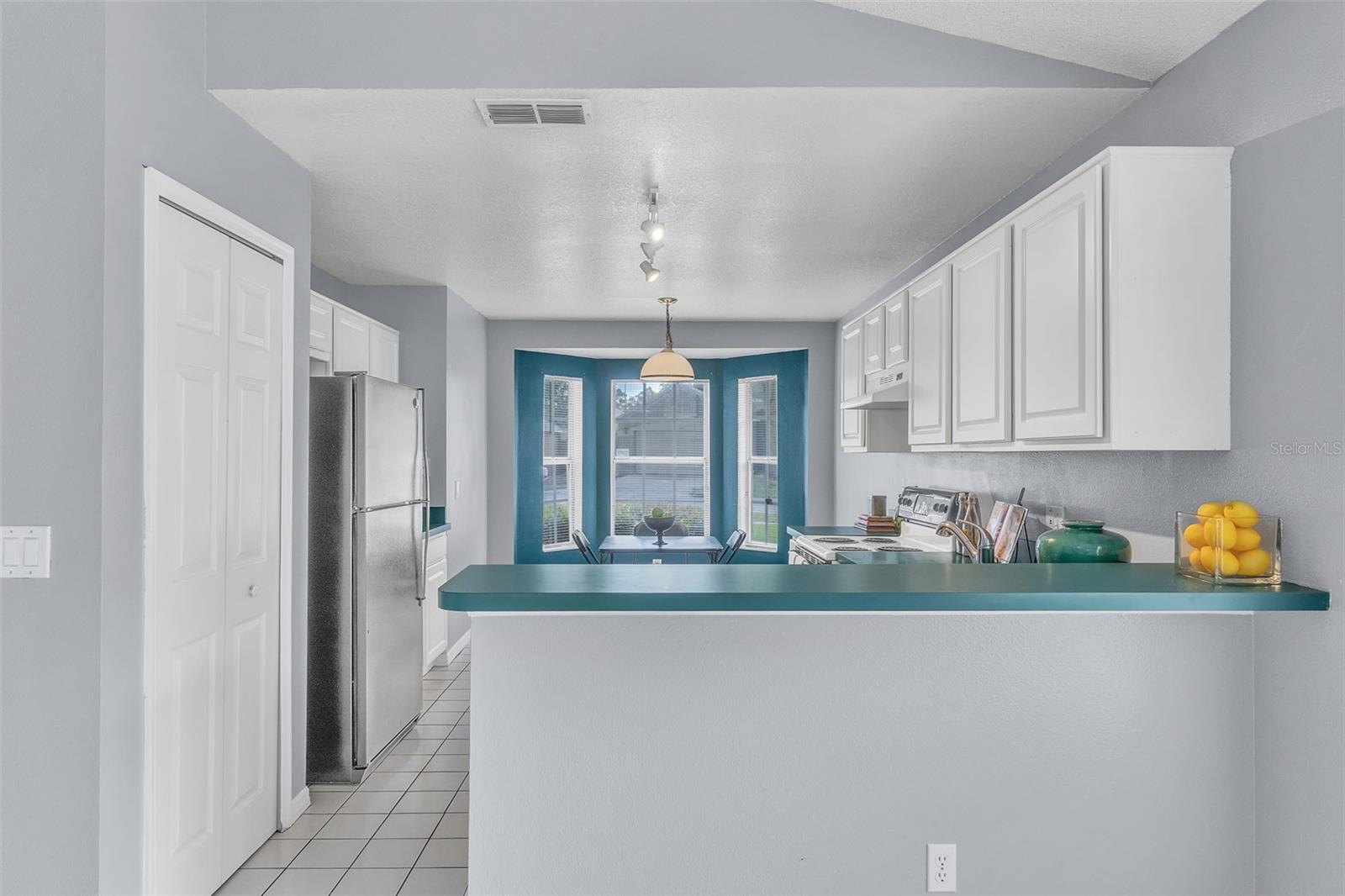 Image 19 of 53 For 4454 King Edward Drive