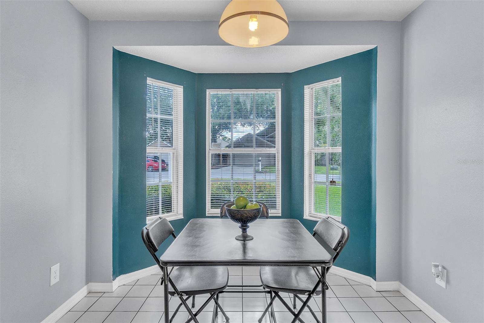 Image 20 of 53 For 4454 King Edward Drive