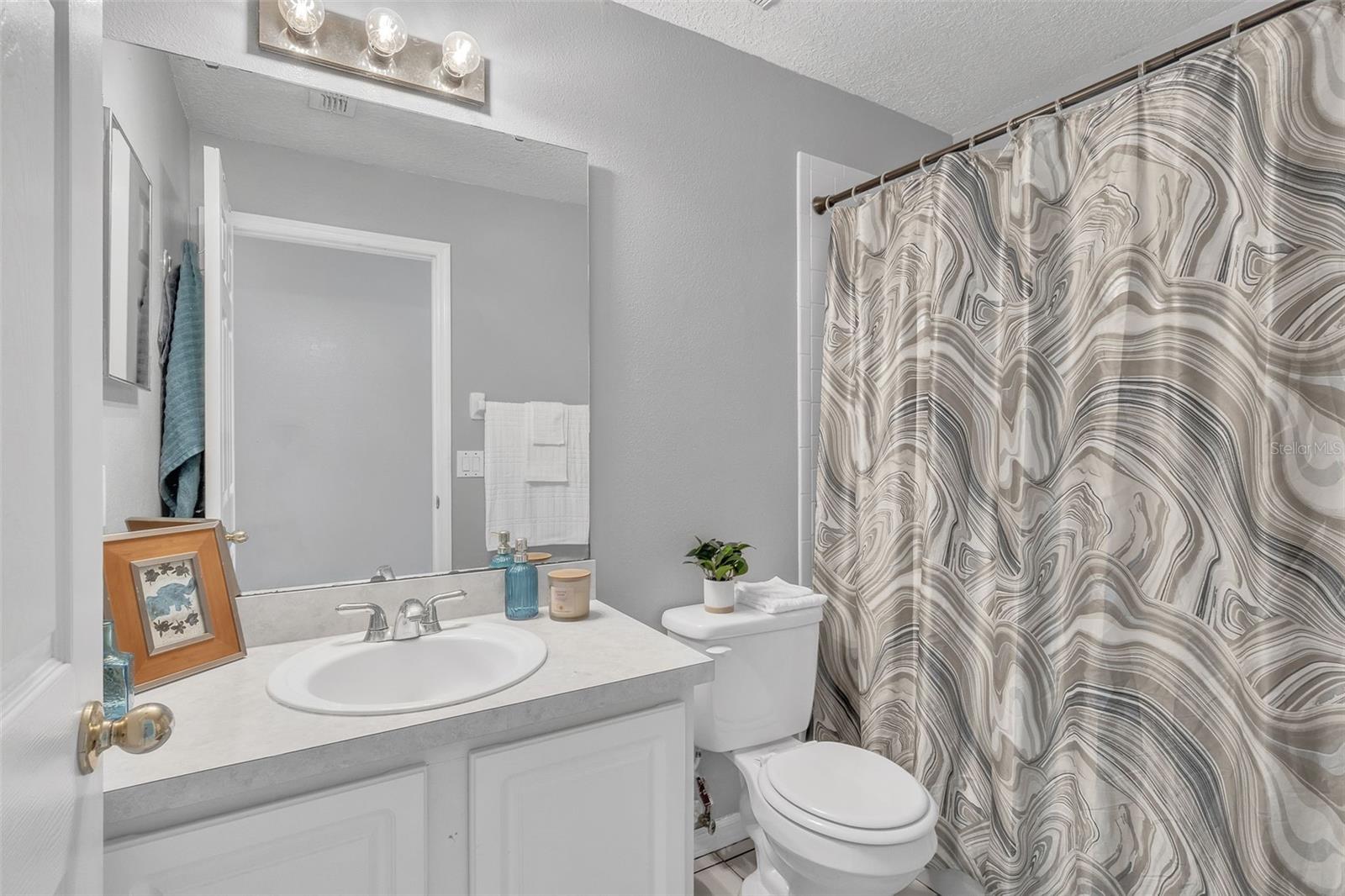 Image 33 of 53 For 4454 King Edward Drive