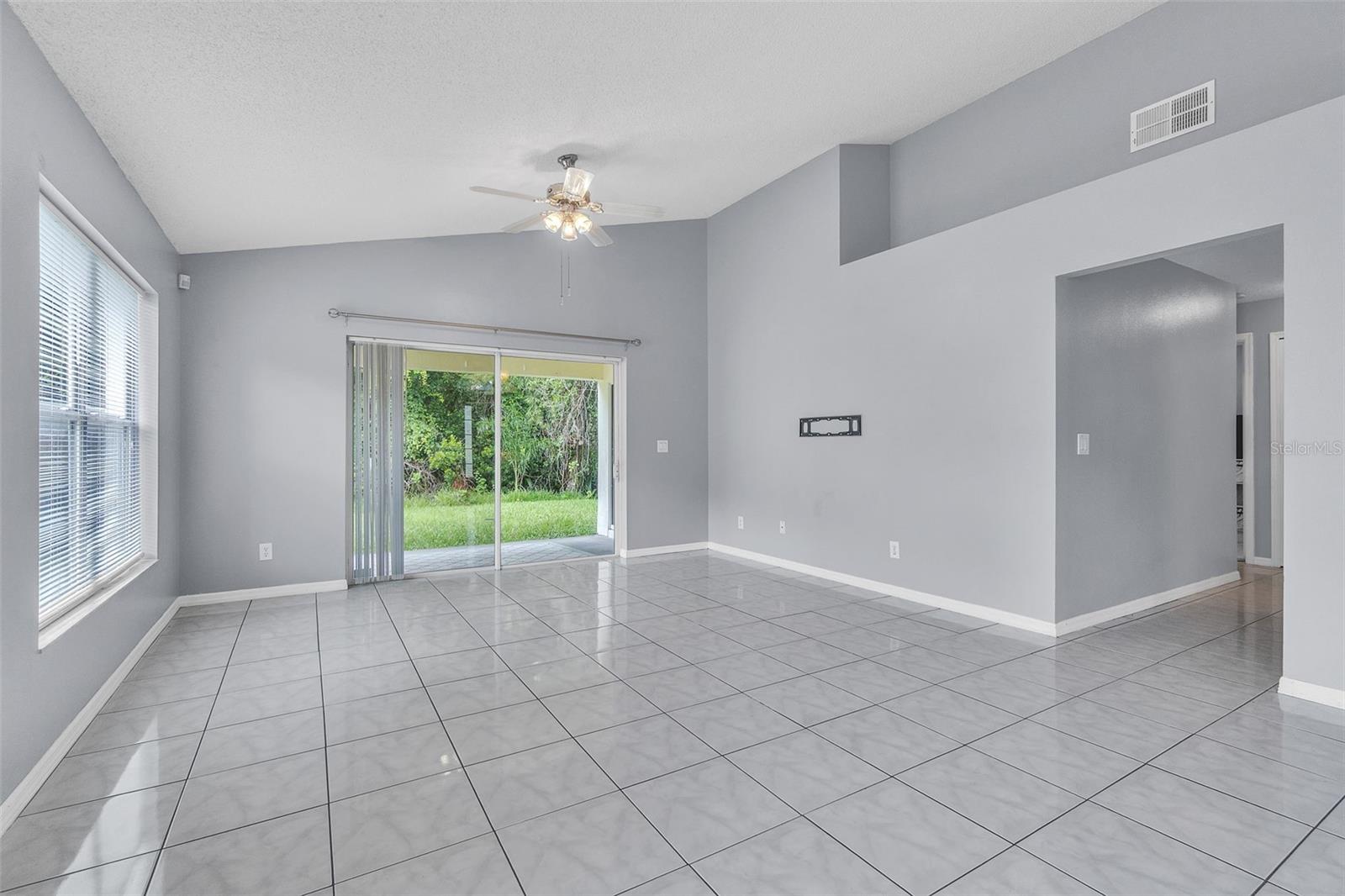 Image 8 of 53 For 4454 King Edward Drive