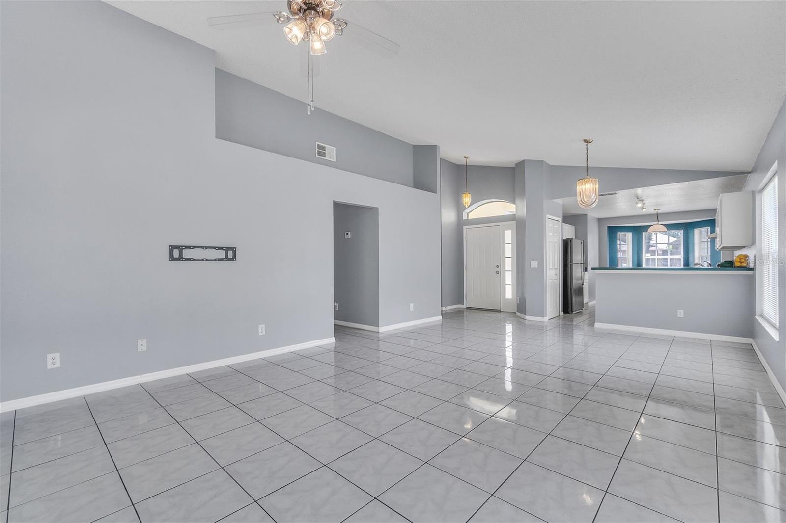 Image 9 of 53 For 4454 King Edward Drive