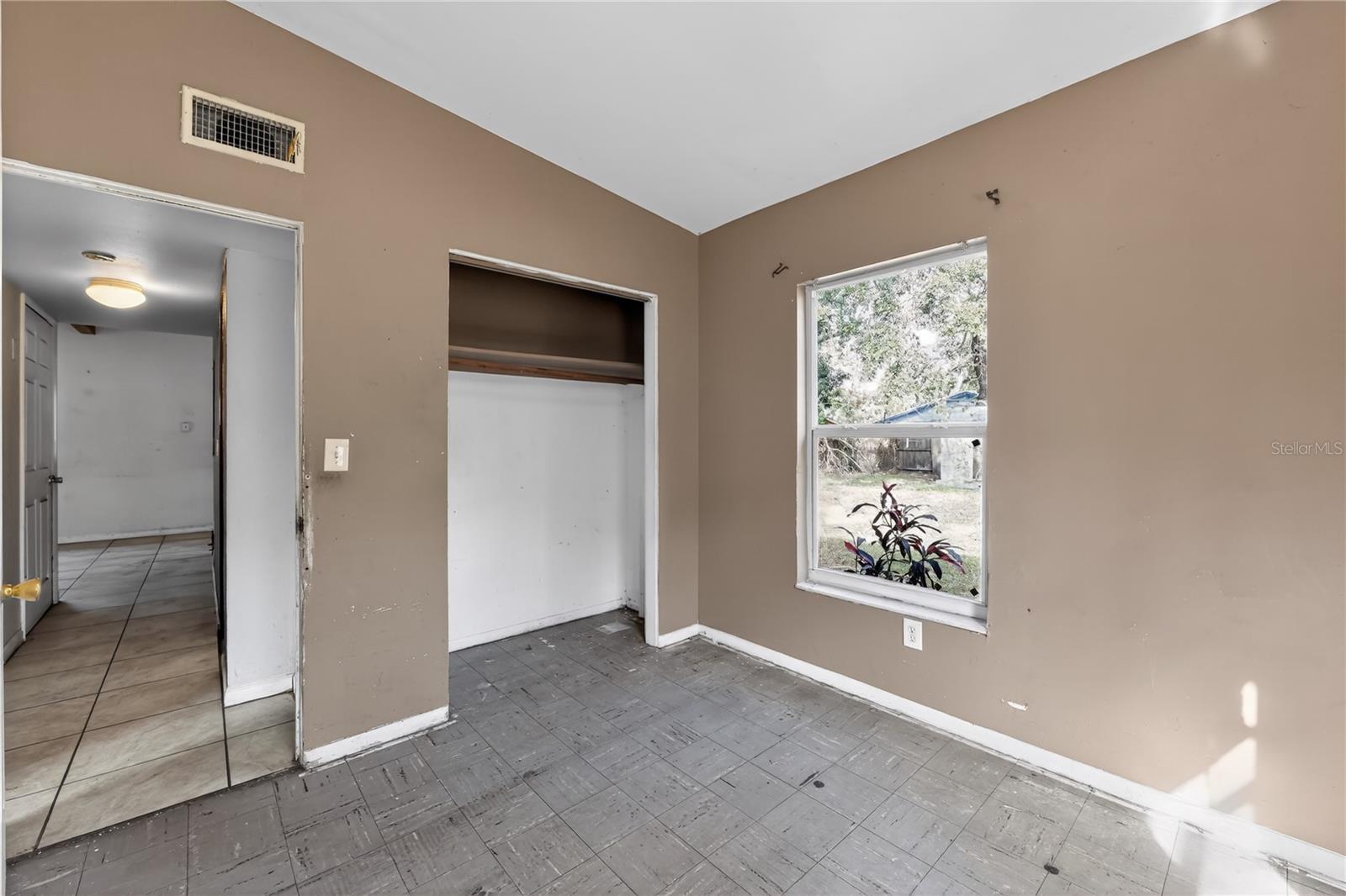 Image 12 of 30 For 1927 7th Avenue E