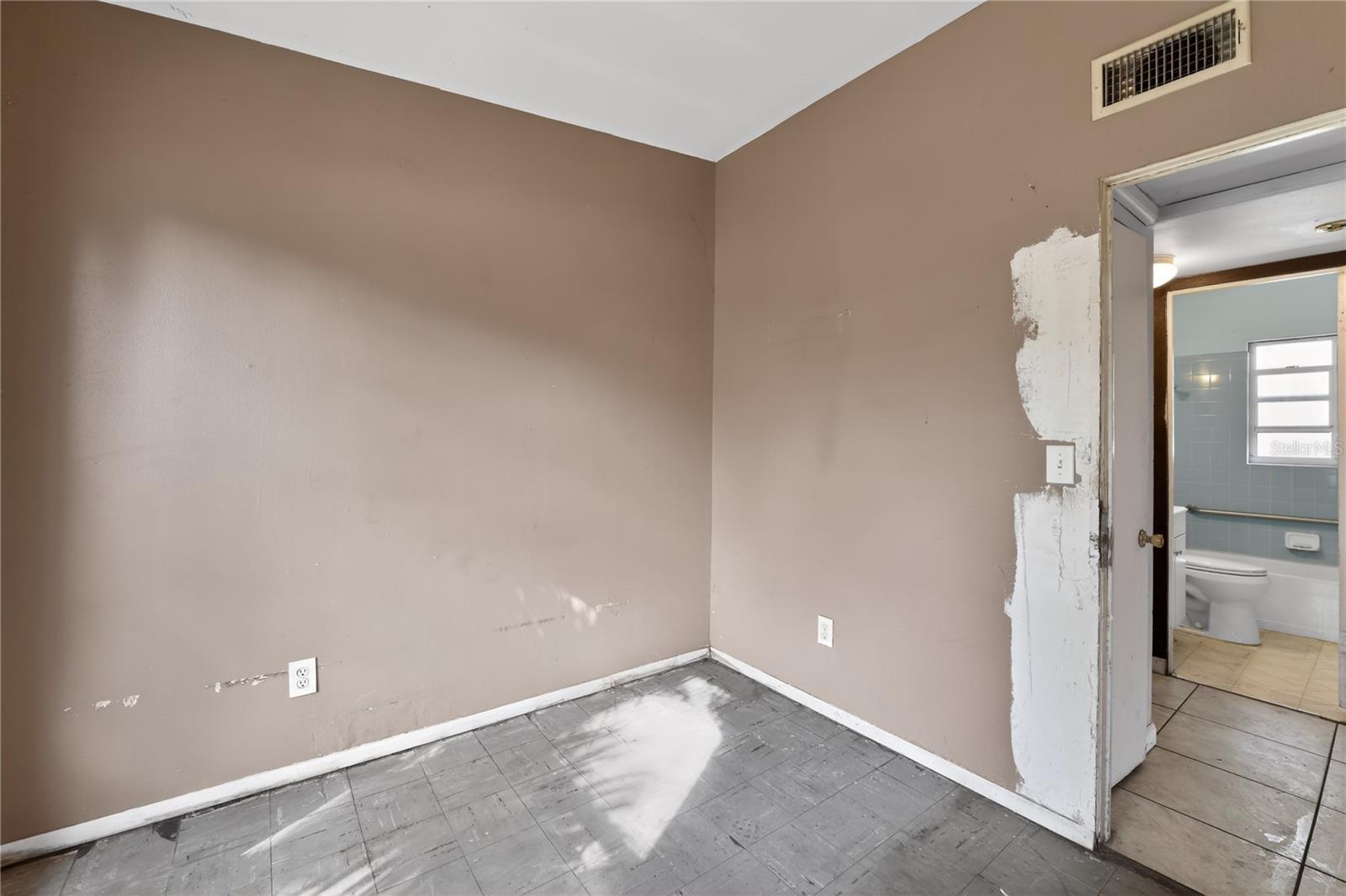 Image 22 of 30 For 1927 7th Avenue E