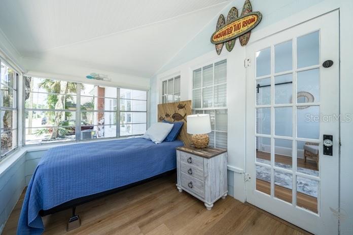 Image 12 of 25 For 301 Live Oak Street