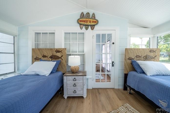 Image 13 of 25 For 301 Live Oak Street