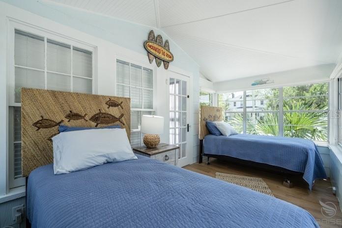 Image 14 of 25 For 301 Live Oak Street