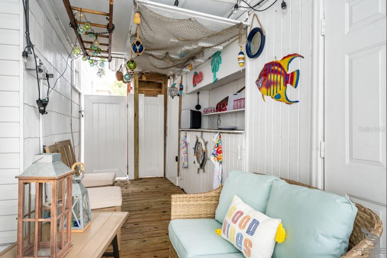 Image 16 of 25 For 301 Live Oak Street