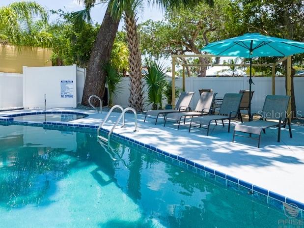 Image 20 of 25 For 301 Live Oak Street