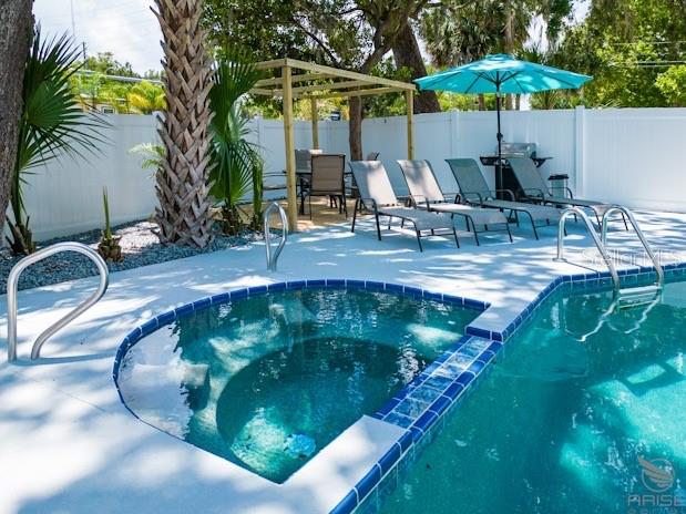 Image 22 of 25 For 301 Live Oak Street