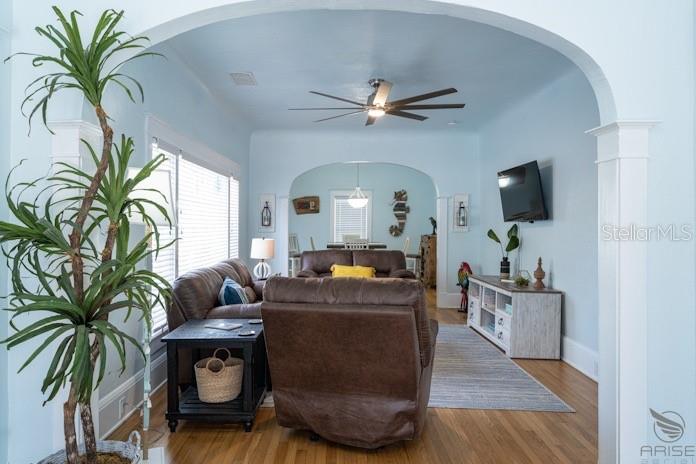 Image 4 of 25 For 301 Live Oak Street