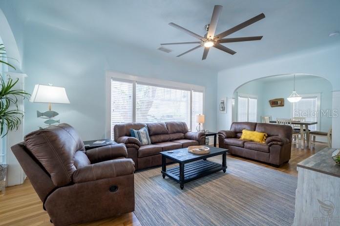 Image 5 of 25 For 301 Live Oak Street