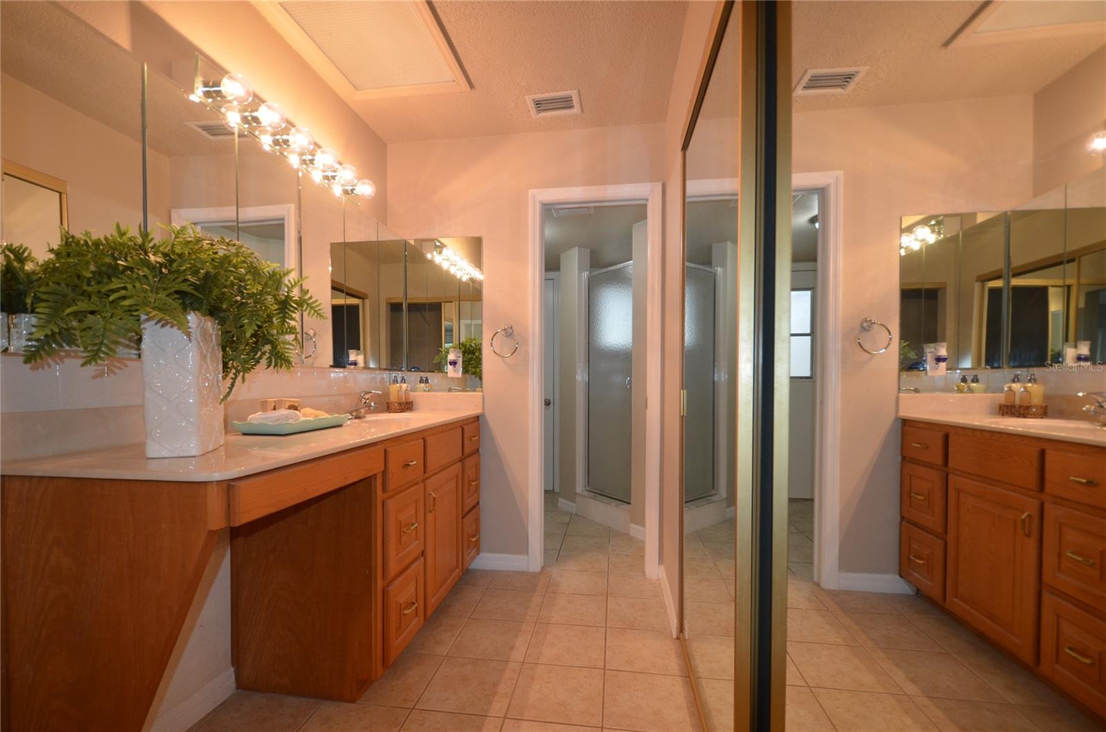 Image 12 of 23 For 5057 Bermuda Circle 15