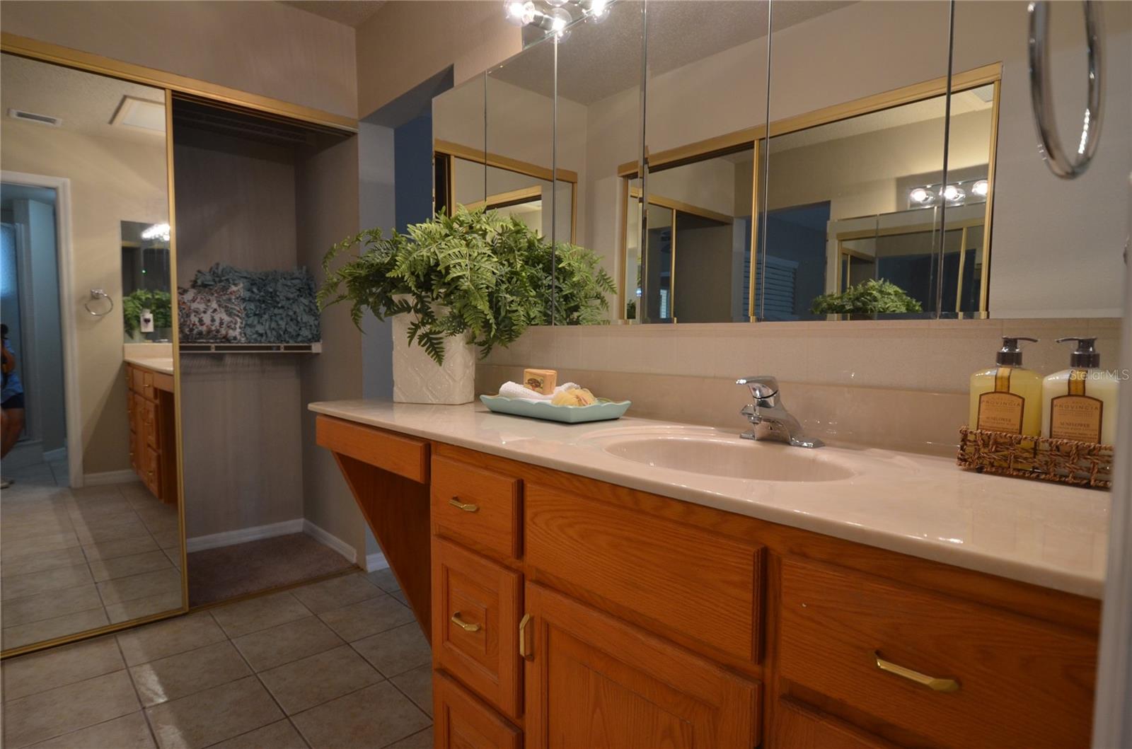 Image 13 of 23 For 5057 Bermuda Circle 15