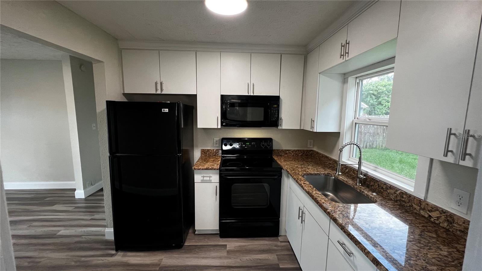 Image 12 of 24 For 1658 Hempel Avenue