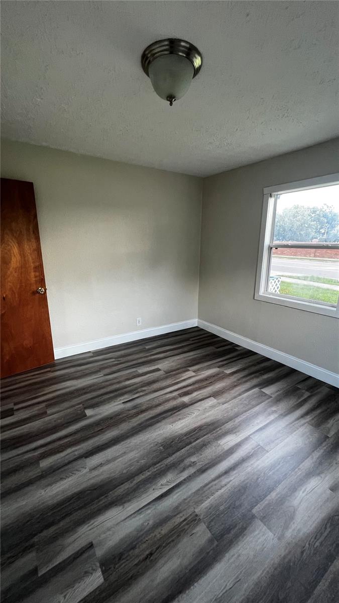 Image 15 of 24 For 1658 Hempel Avenue