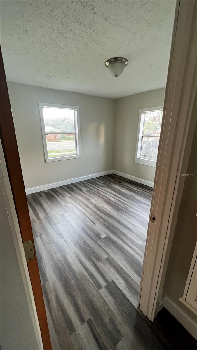 Image 17 of 24 For 1658 Hempel Avenue