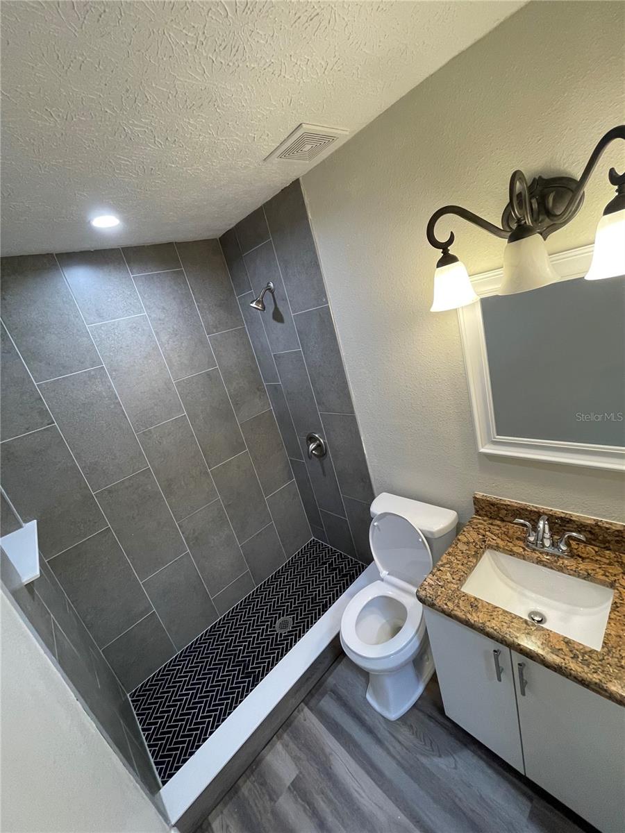 Image 21 of 24 For 1658 Hempel Avenue