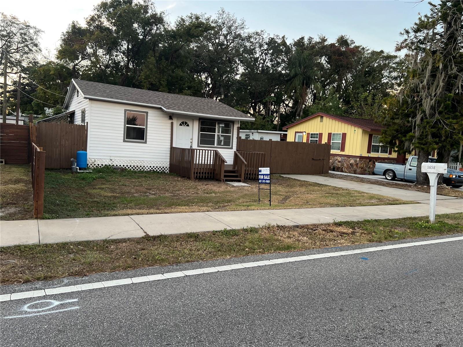 Image 5 of 24 For 1658 Hempel Avenue