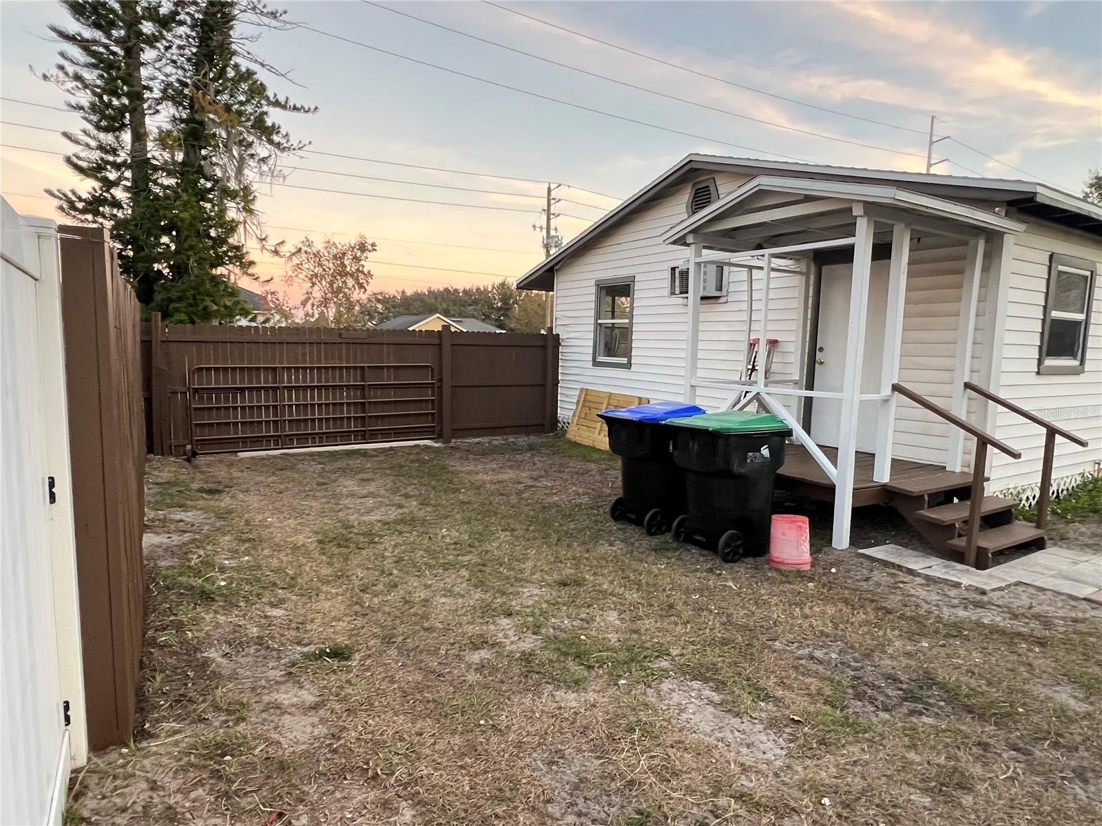 Image 6 of 24 For 1658 Hempel Avenue