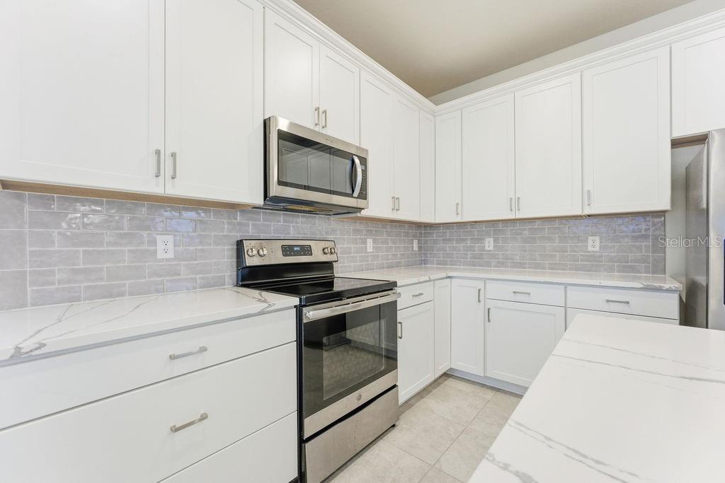 Image 11 of 50 For 14037 Kauai Drive