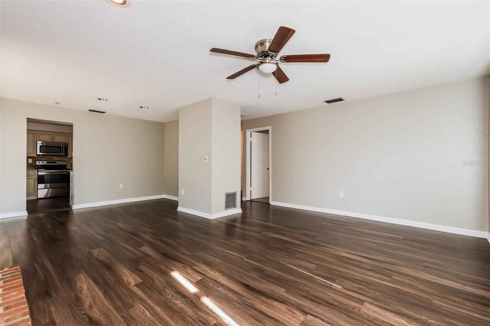 Image 10 of 21 For 418 Duchess Drive