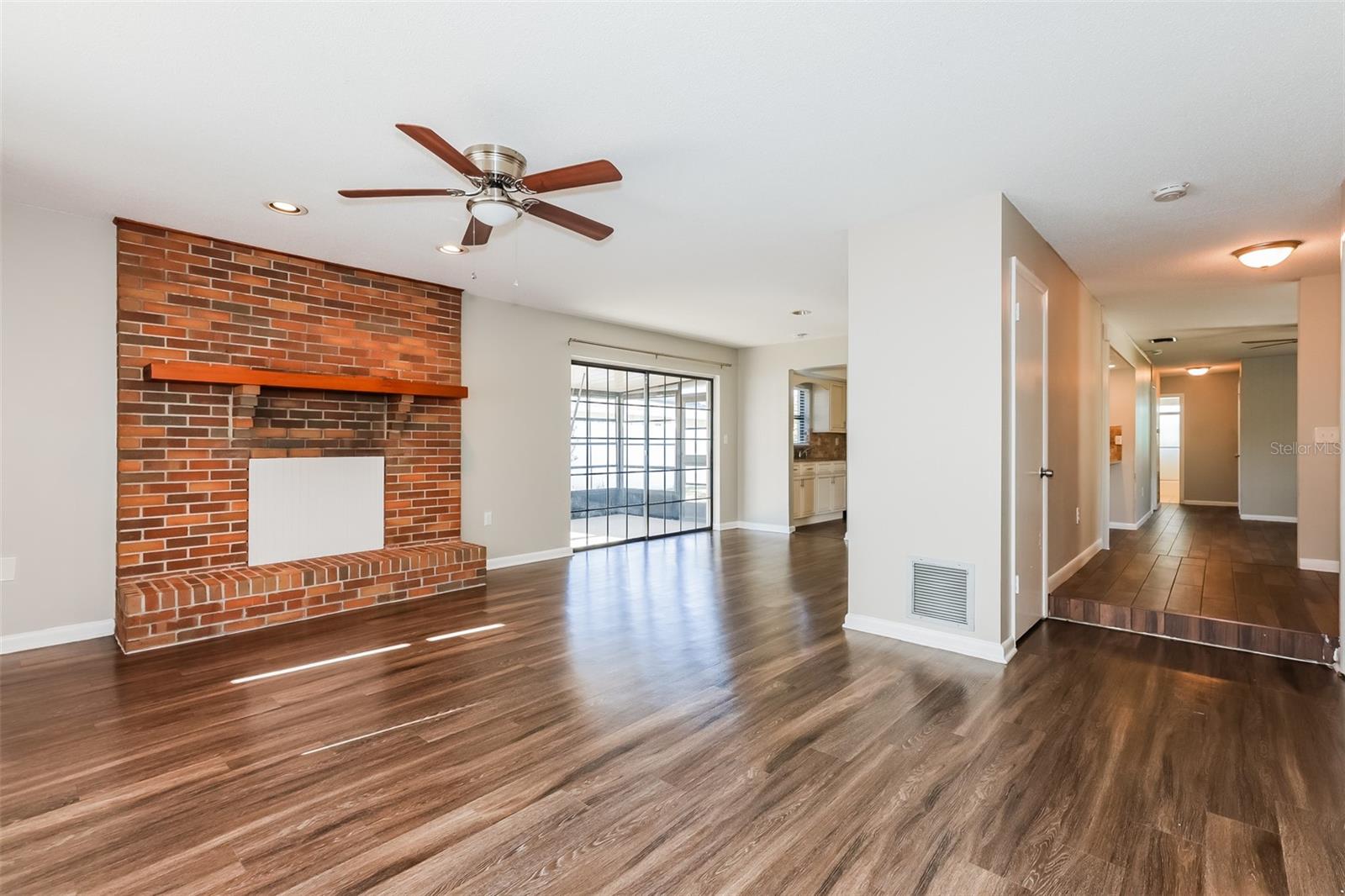 Image 11 of 21 For 418 Duchess Drive