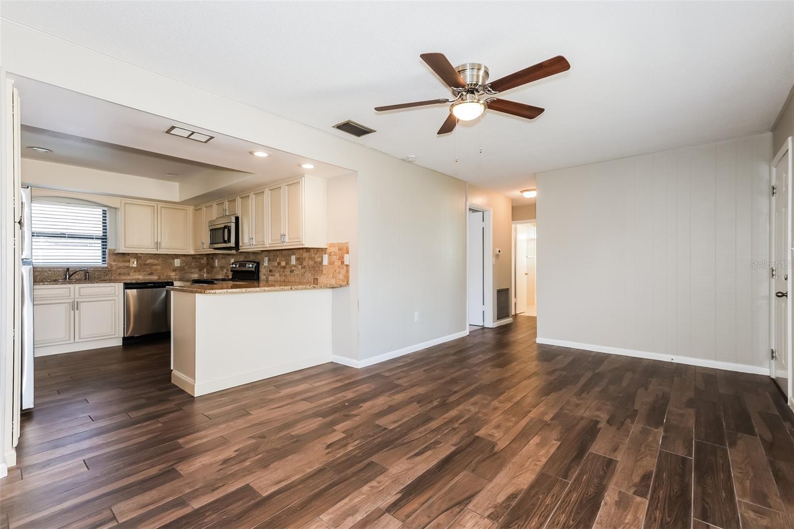 Image 4 of 21 For 418 Duchess Drive