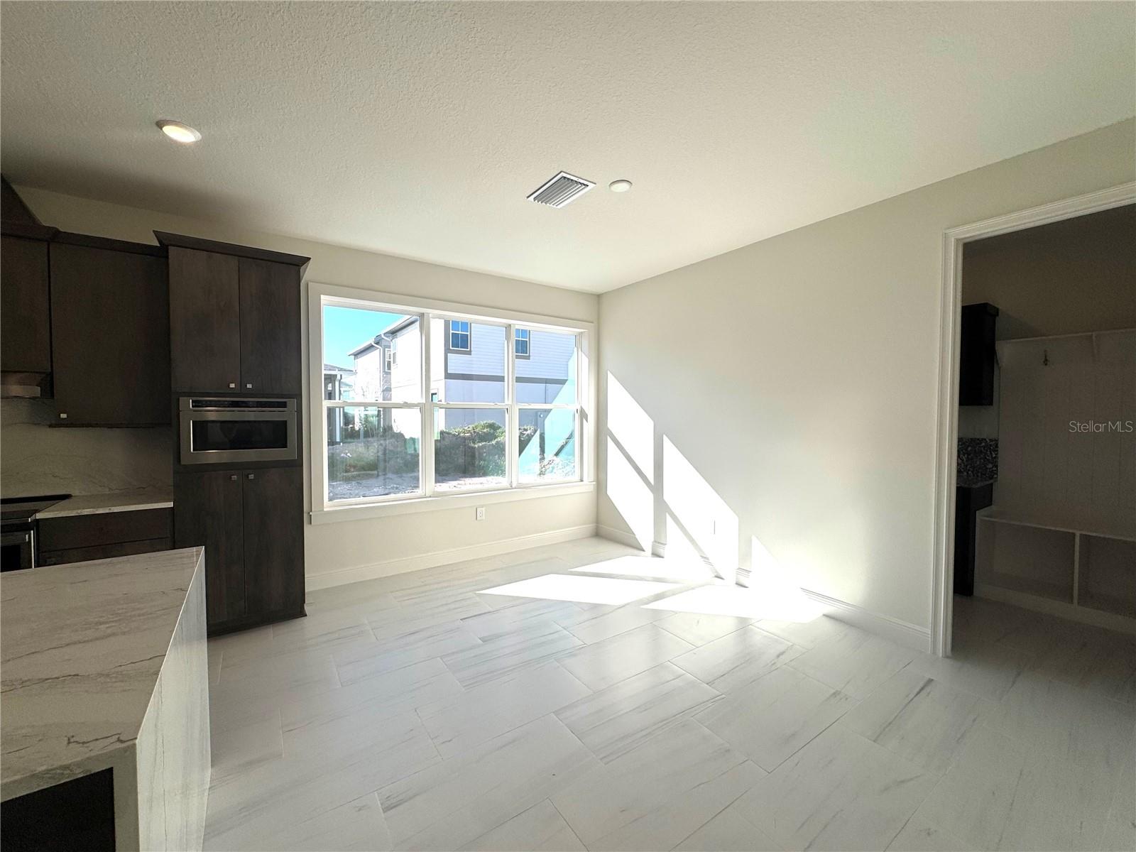 Image 11 of 37 For 9819 Gobat Alley