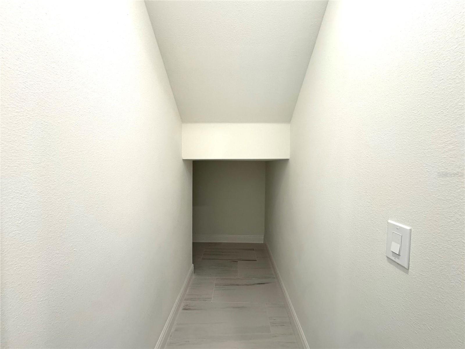 Image 13 of 37 For 9819 Gobat Alley