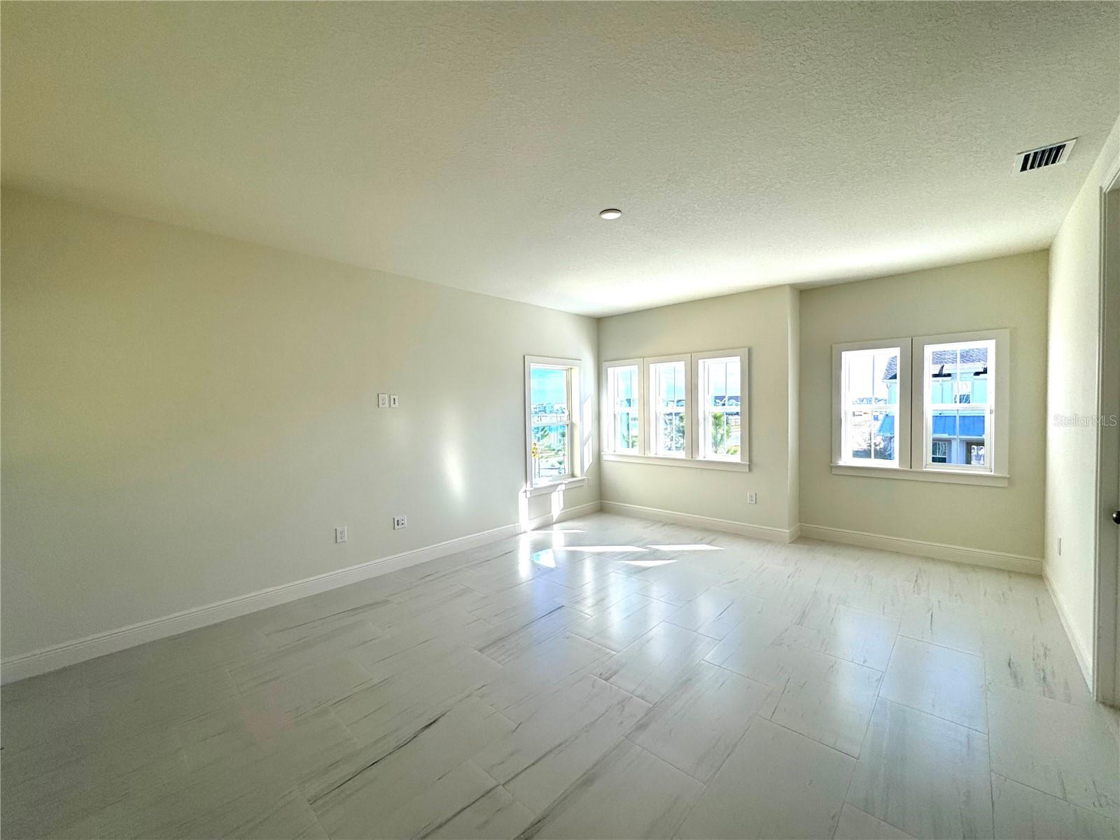 Image 14 of 37 For 9819 Gobat Alley