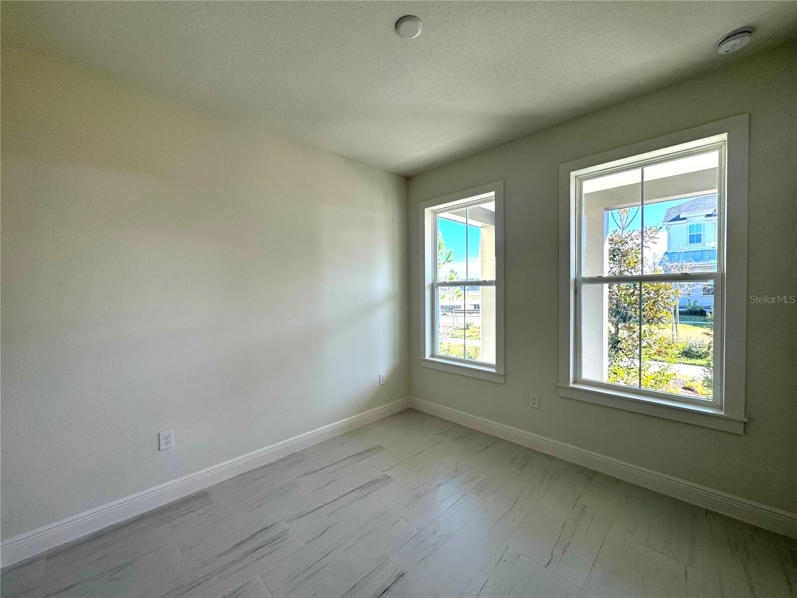 Image 19 of 37 For 9819 Gobat Alley