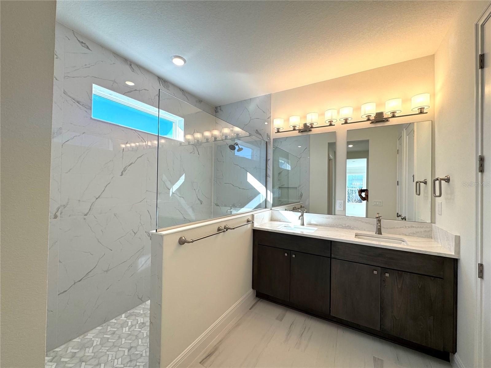 Image 22 of 37 For 9819 Gobat Alley