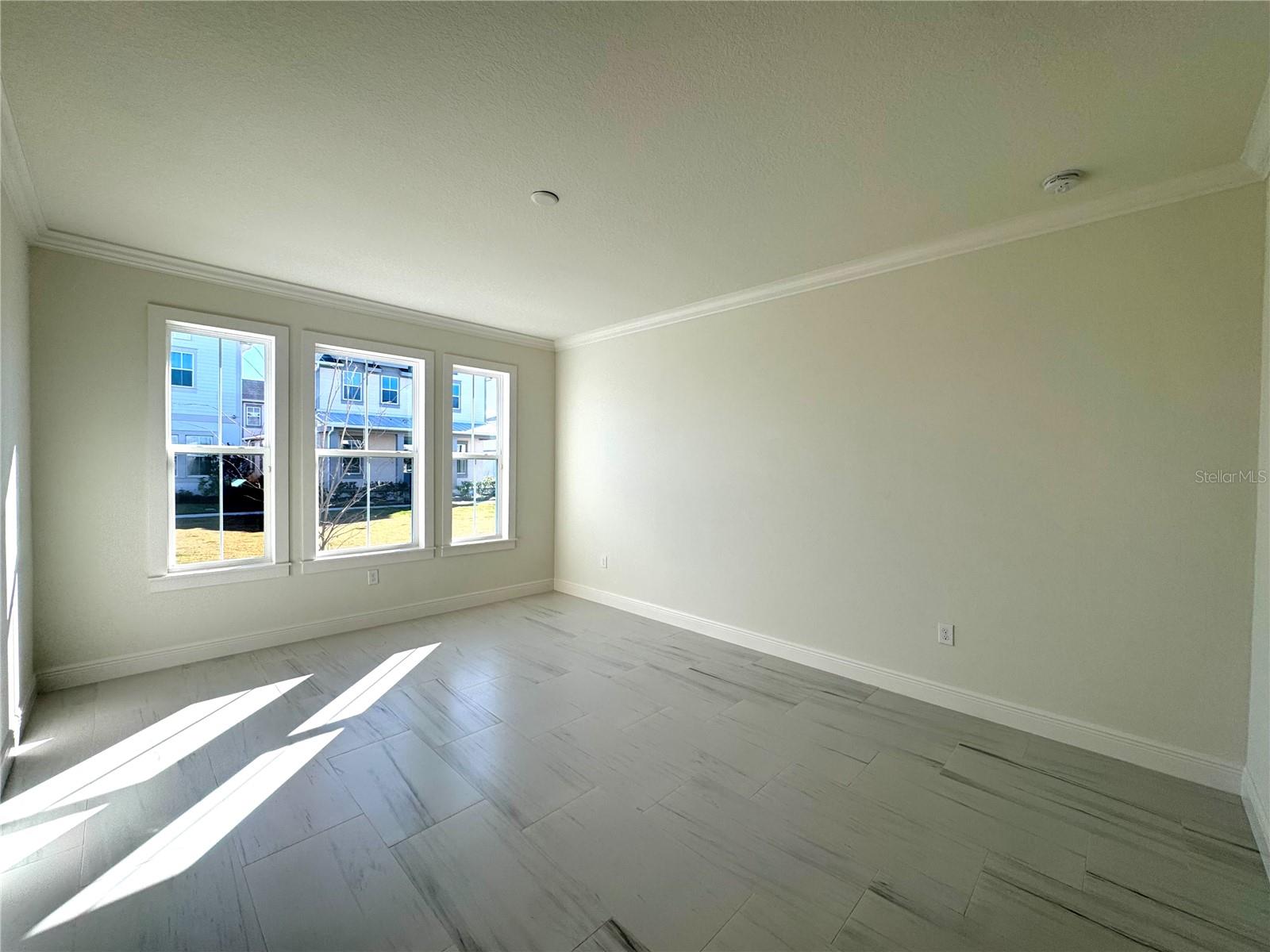 Image 23 of 37 For 9819 Gobat Alley