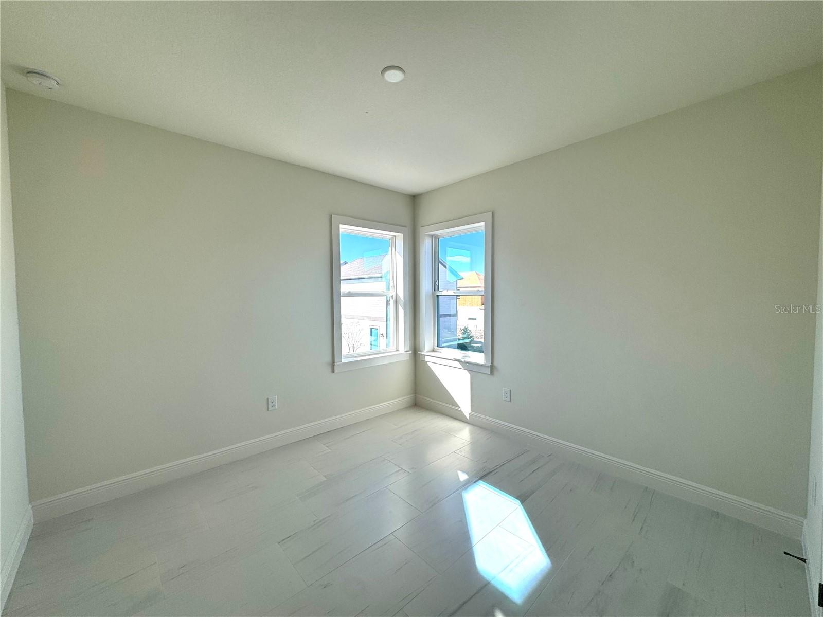 Image 28 of 37 For 9819 Gobat Alley