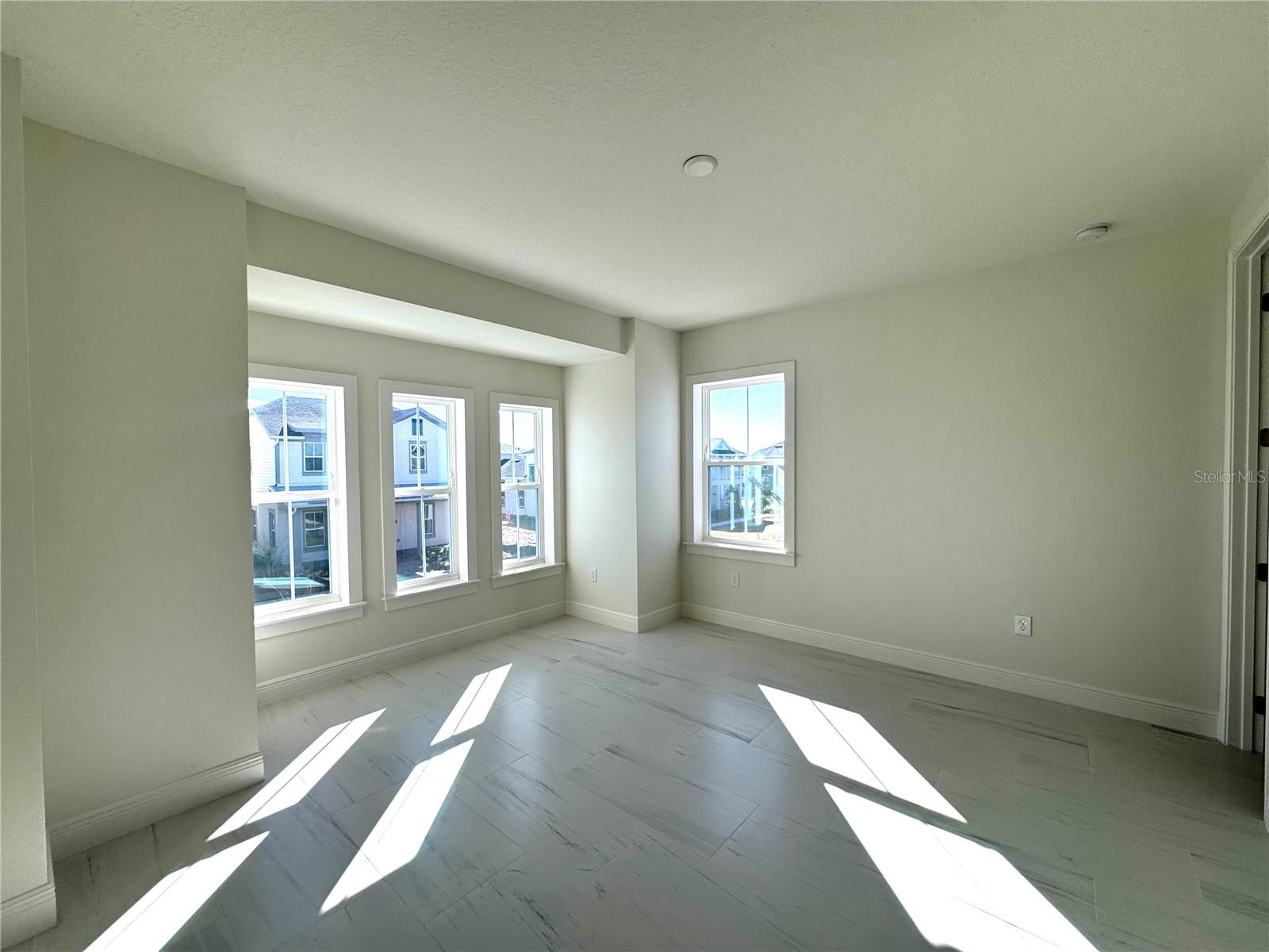 Image 31 of 37 For 9819 Gobat Alley